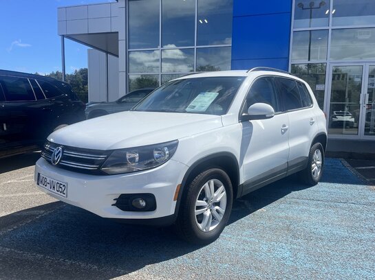 2015 VOLKSWAGEN TIGUAN S/SE/SEL/R-LINE 2015 White